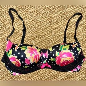 Victoria secret.
Size 34C.